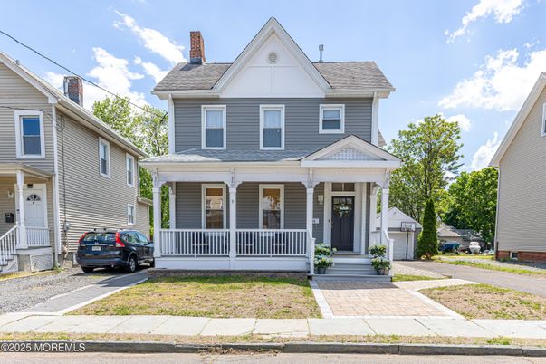 Exterior, Facade, Queen Anne Victorian