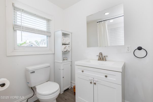 Bathroom, Interior, Recessed Lighting, Wood Texture Flooring