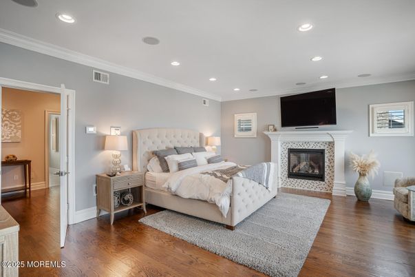 Bedroom, Fireplace, Interior, Recessed Lighting, Wood Texture Flooring