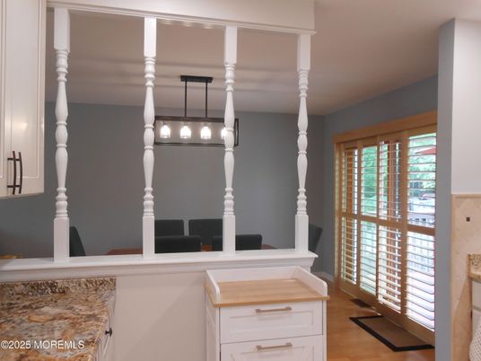 Interior, Pendant Lights, Wood Texture Flooring