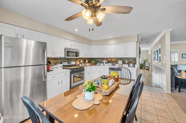 Dining room, Interior, Kitchen, Recessed Lighting, Stainless Steel Appliances