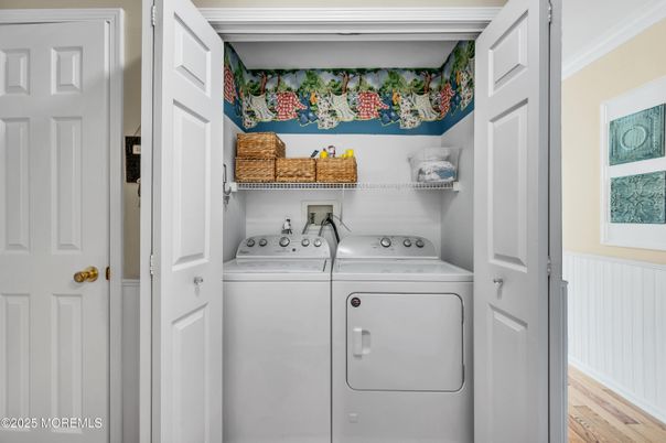 Interior, Utility Closets, Washer, Wood Texture Flooring