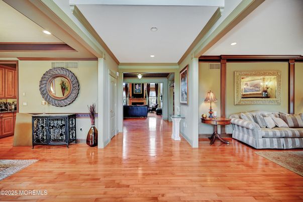 Interior, Recessed Lighting, Wood Texture Flooring