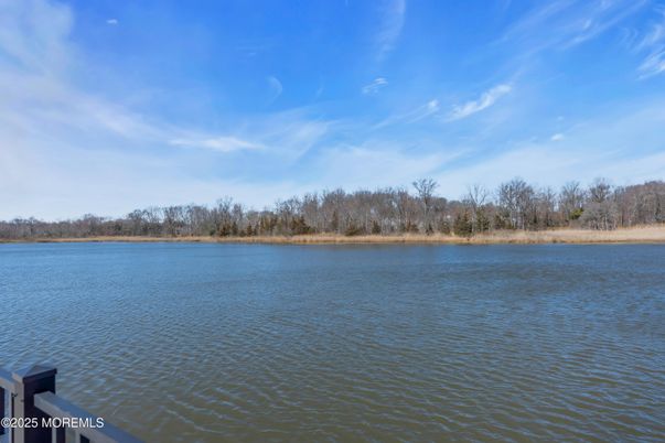 Exterior, Lake