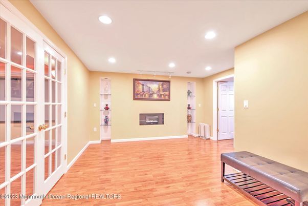 Interior, Recessed Lighting, Wood Texture Flooring