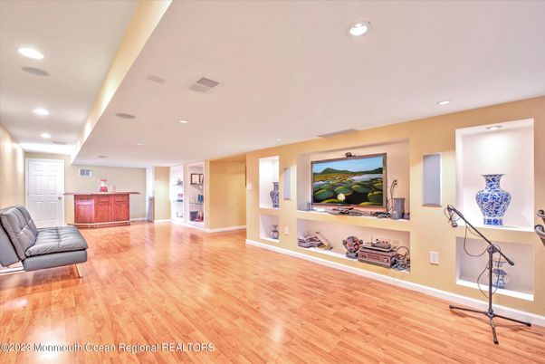 Interior, Recessed Lighting, Wood Texture Flooring