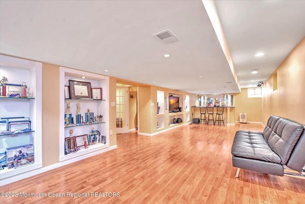 Interior, Recessed Lighting, Wood Texture Flooring