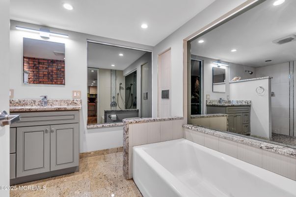 Bathroom, Dual Sink Vanities, Interior, Recessed Lighting