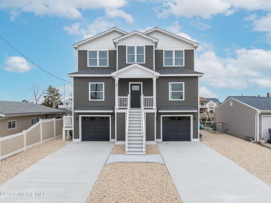 Attached, Exterior, Facade, Rowhouse