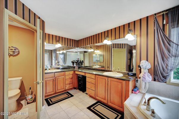 Bathroom, Dual Sink Vanities, Interior, Pendant Lights