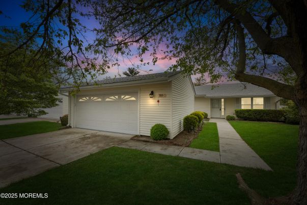 Attached, Exterior, Facade, Ranch
