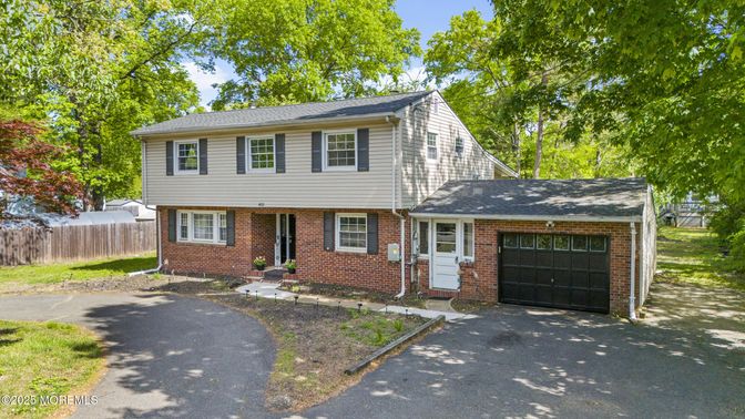 Attached, Exterior, Facade, Brick Facade, Split Level