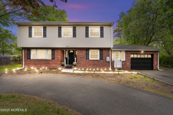 Attached, Exterior, Facade, Brick Facade, Split Level