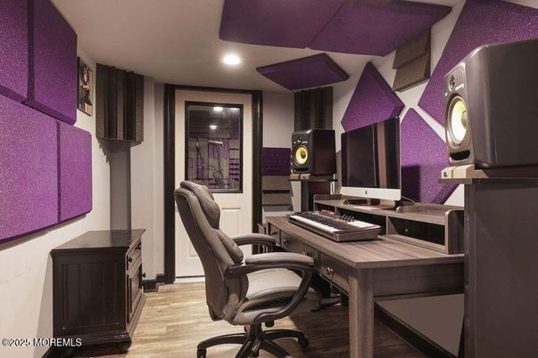 Home Office, Interior, Recessed Lighting, Wood Texture Flooring