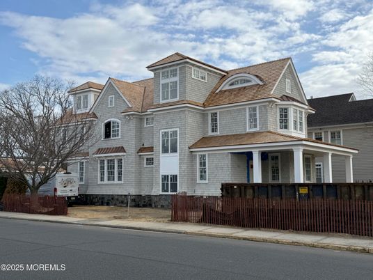 Exterior, Facade, Queen Anne Victorian