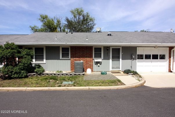 Attached, Exterior, Facade, Brick Facade, Ranch
