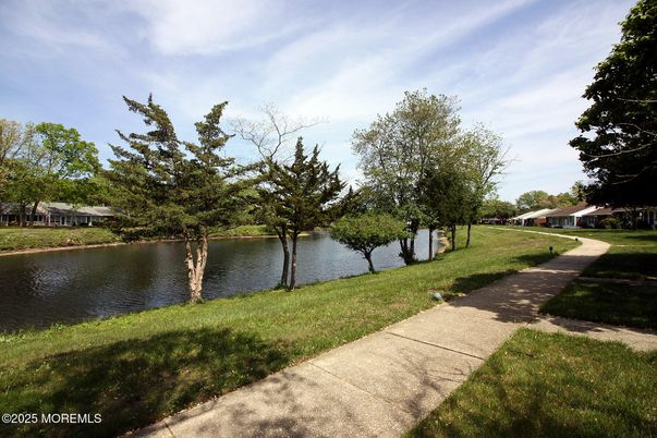 Exterior, Lake