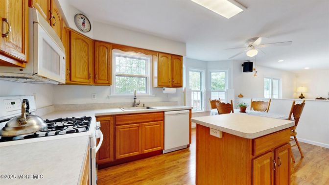 Dining room, Interior, Kitchen, Recessed Lighting, Wood Texture Flooring