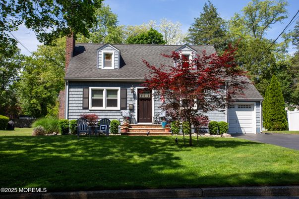 Attached, Exterior, Facade, Cape Cod