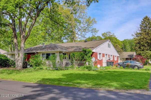 Exterior, Facade, Brick Facade, Cape Cod