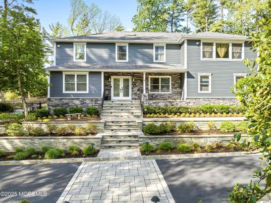 Exterior, Facade, Raised Ranch