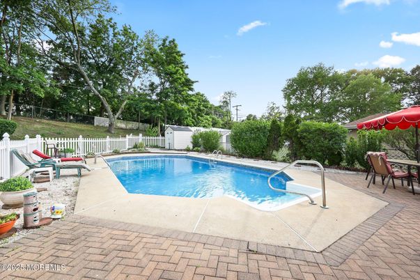 Exterior, Pool