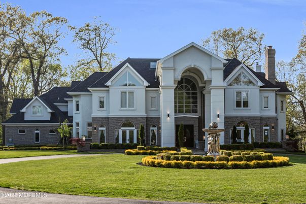Exterior, Facade, Farmhouse
