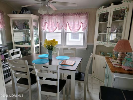 Dining room, Interior
