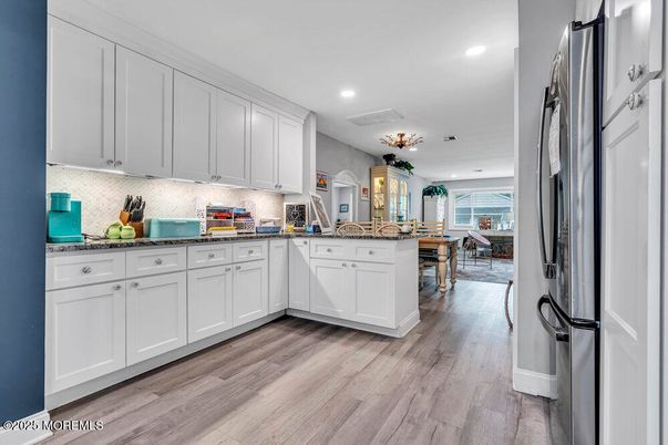 Chandelier, Dining room, Interior, Kitchen, Recessed Lighting, Wood Texture Flooring