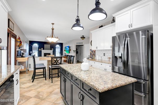 Dining room, Interior, Kitchen, Pendant Lights, Recessed Lighting, Stainless Steel Appliances