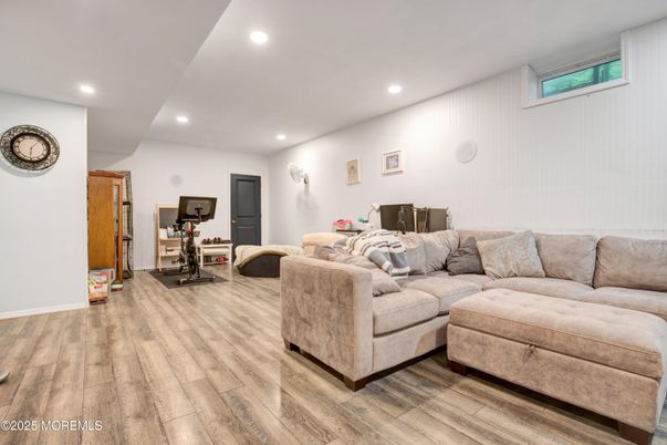 Fitness Equipment, Interior, Living room, Recessed Lighting, Wood Texture Flooring