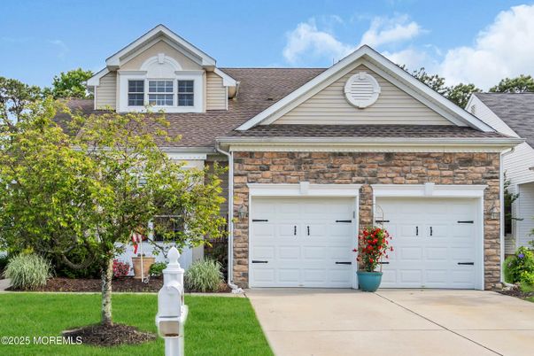 Attached, Exterior, Facade, Ranch