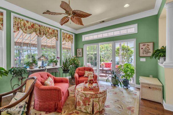 Interior, Living room, Recessed Lighting, Sun Room, Wood Texture Flooring