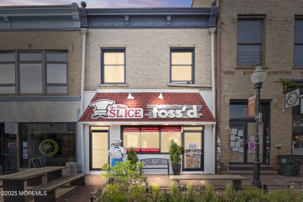 Exterior, Facade, Brick Facade, Rowhouse