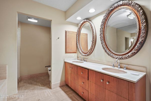 Bathroom, Dual Sink Vanities, Interior, Recessed Lighting