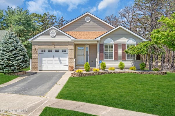Attached, Exterior, Facade, Ranch