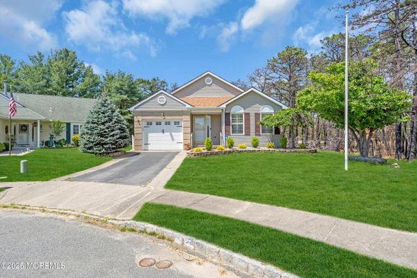 Attached, Exterior, Facade, Ranch