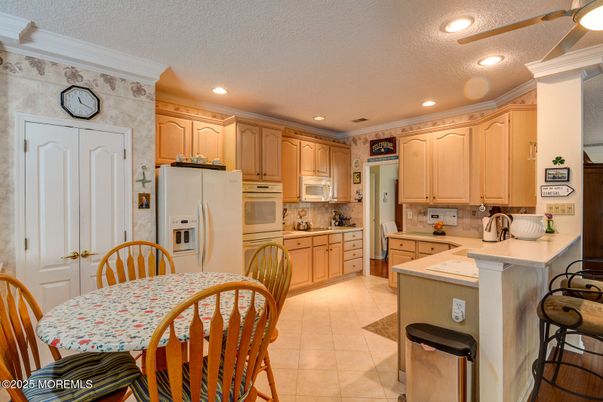 Dining room, Interior, Kitchen, Recessed Lighting