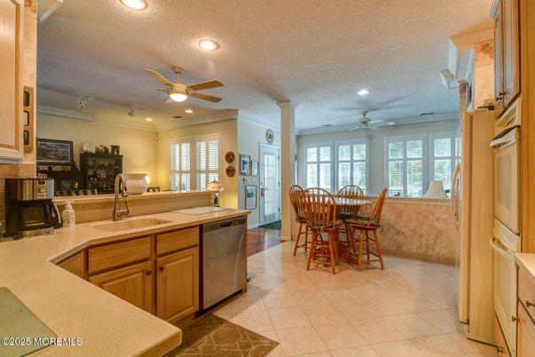 Dining room, Interior, Kitchen, Recessed Lighting