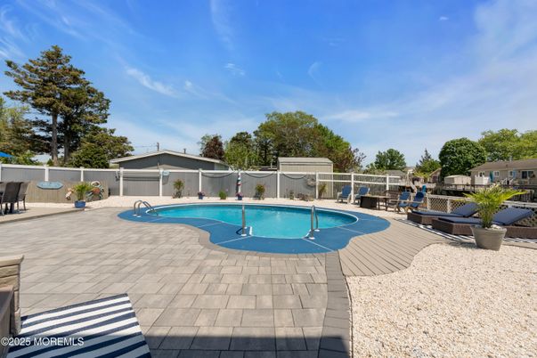 Exterior, Pool