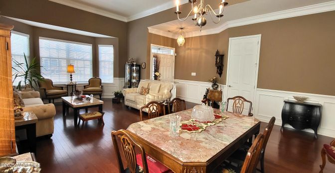 Chandelier, Dining room, Interior, Living room, Pendant Lights, Wood Texture Flooring