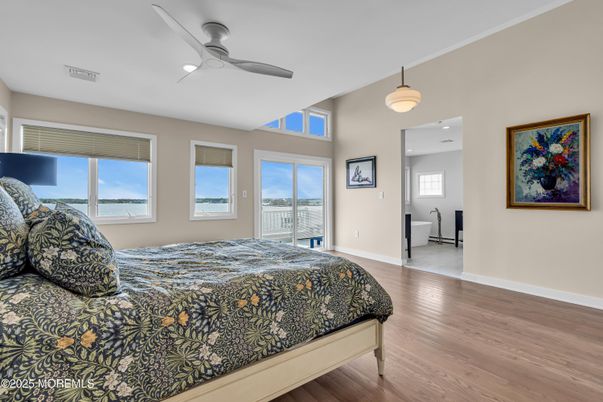 Bedroom, Interior, Pendant Lights, Water, Wood Texture Flooring