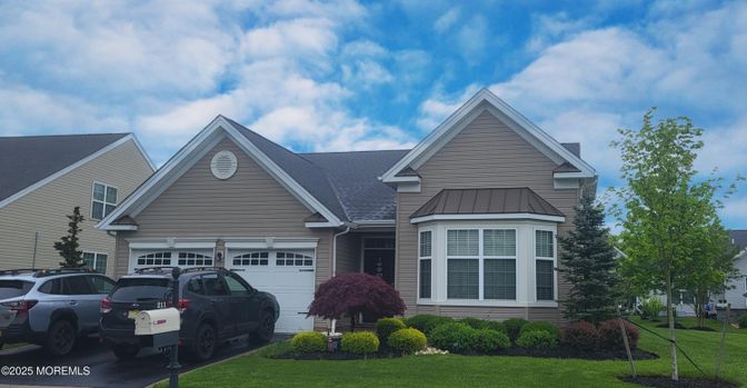 Attached, Exterior, Facade, American Craftsman