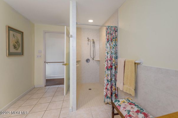 Bathroom, Interior, Recessed Lighting