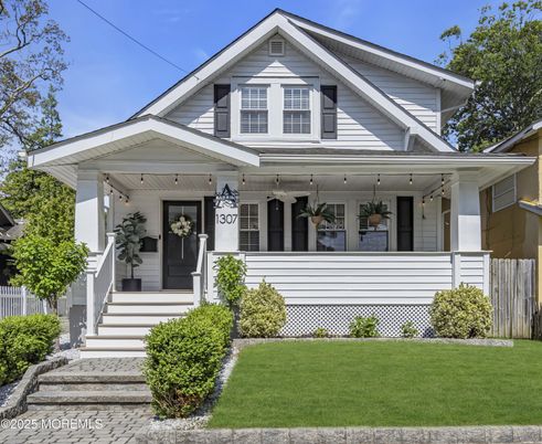 Exterior, Facade, American Craftsman