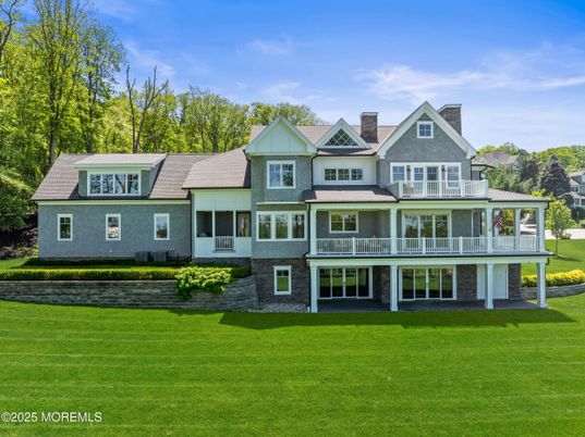 Exterior, Facade, Farmhouse