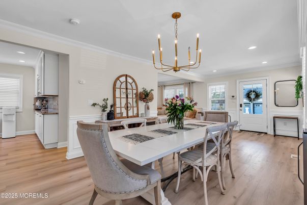 Chandelier, Dining room, Interior, Recessed Lighting, Wood Texture Flooring