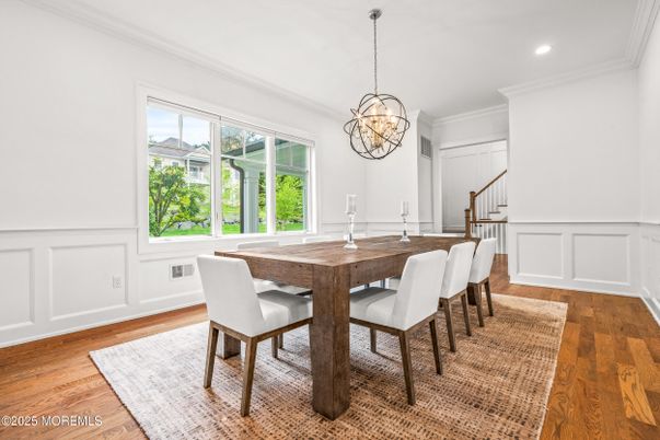 Chandelier, Dining room, Interior, Recessed Lighting, Wood Texture Flooring