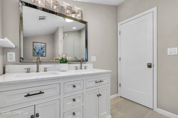 Bathroom, Dual Sink Vanities, Interior