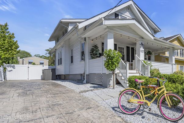 Exterior, Facade, American Craftsman